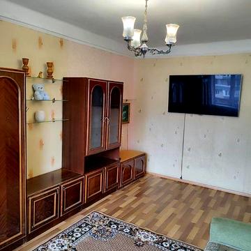 Однокімнатна на Березняках, Сільвер Бріз