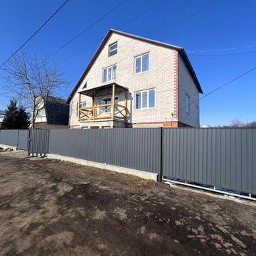Просторий триповерховий будинок біля Десни, район Бобровиця