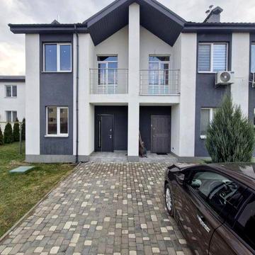 Будинок в селі Погреби