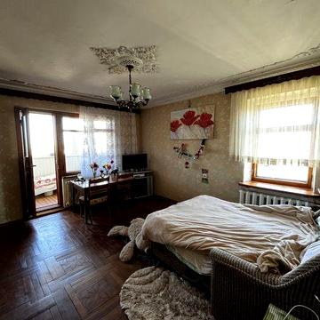 У продажу трикімнатна квартира, гарна локація, є торг
