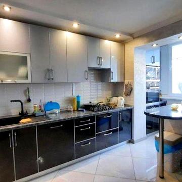 Продам 5-ти кімнатну квартиру в центрі Таїрова. (562-069