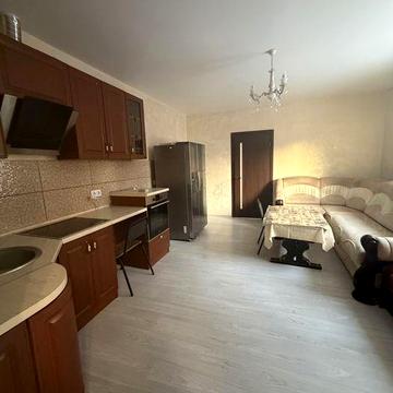 Продаж частини будинку з гаражем на Володимирській