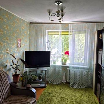 Авіамістечко. Продам 2-х кімнатну квартиру  середній поверх, кім.окремі