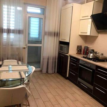 2-кімнатна квартира, Садовий, 70 м², євроремонт, 3 паркомісця, можливий торг ЖК Садовий