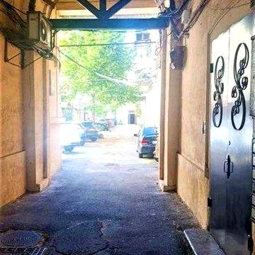 Продам 2х комнатную квартиру возле Оперного театра