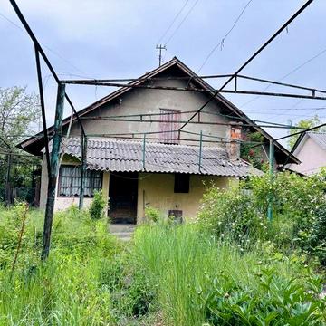 Продається напівособняк в м. Виноградів