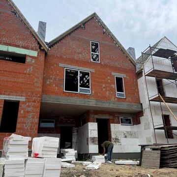 Терміновий продаж таунхаусу з власним подвірʼям біля озеру в Сокільниках LAGOM