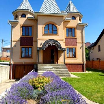 Продаж 2 поверхового будинку з гаражем і ділянкою на 10 соток, 218м²