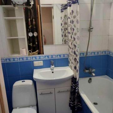 Продам 1 комнатную малосемейку на ж/м Солнечный