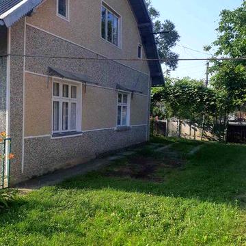 Будинок у селі Королівка