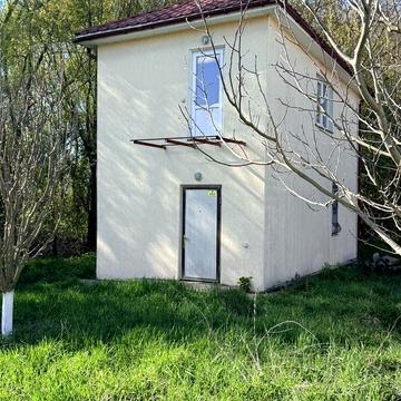 Продам двоповерухову будівлю 72 м2 з ділянкою 10 соток р-н Південно-Західний