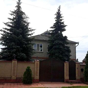 Продається просторий 2-поверховий будинок у м. Ізюм (ділянка 10 соток)