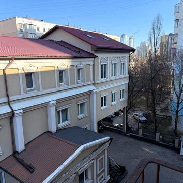 ВЛАСНИК! Продам двокімнатну сталінку на Печерську! 700 м до метро Палац "Україна"