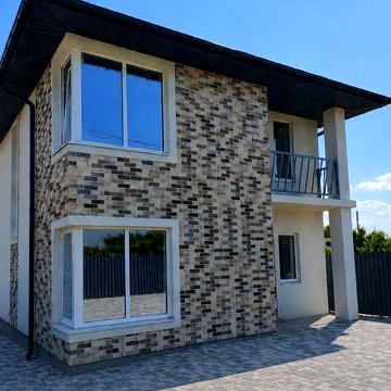 Продам будинок поряд з сучасним пляжем та зоною відпочинку біля озера!