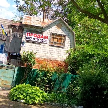 Частина будинку з 50 сотками землі, вул. Богдана Хмельницького