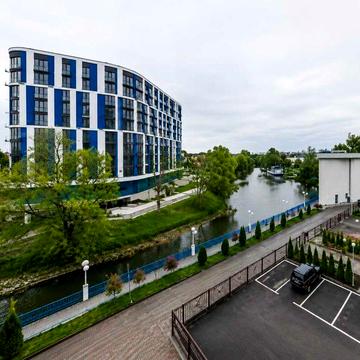 БЕЗ %. Будинок зданий. Вид на Батьківщину-Мати. ЖК Рівєра. ПАРКІНГ. ЖК Рів'єра