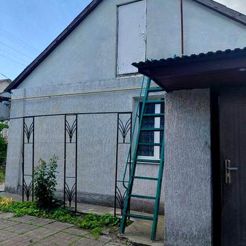 Продам півбудинку зі зручностями та газом в смт Борова Фастівського району