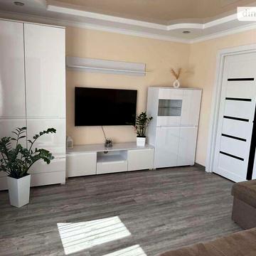 Продаж 1к Квартира Тролейбусна вулиця