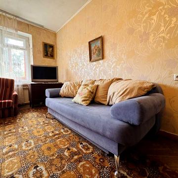 Продаж під інвестицію 3 кімнатної кв на Печерську ЦЕНТР ТОП ЛОКАЦІЯ вікна виходять на Бульвар Лесі Українки і в двір / Печерський район