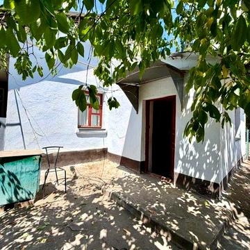 Продаю 1-кімнатну квартиру на землі, вул. Погранична, р-н "БСМП". Без комісії для покупця. Ц5