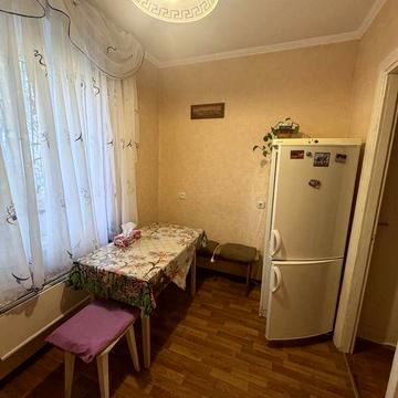 Здається 2 кімнатна квартира на  Героїв десантників з меблями та технікою.