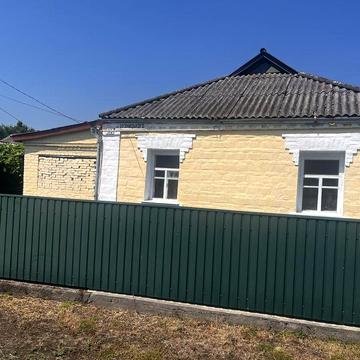 Будинок в мальовничому місті з виходом до річки
