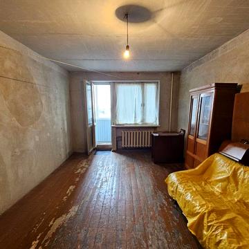 Продам двокімнатну квартиру на ж/м Червоний Камінь, цегла, газ, 57 м².