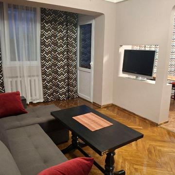 Здаеться в оренду двокімнатна. Богдана Гаврилішина 6. Метро КПИ.
