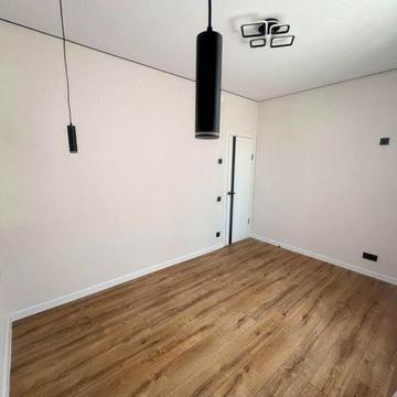 Продам затишну 2-кімнатну  квартиру майже в центрі міста