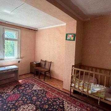 Продаж будинку поруч з річкою