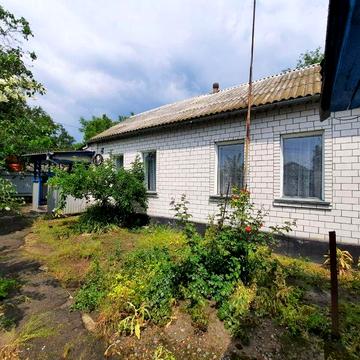 Продається будинок із  земельною ділянкою!