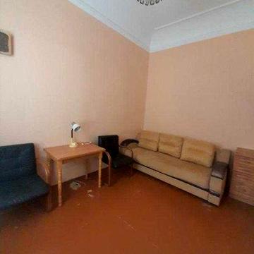 Продам 2-х комн. квартиру в центре на Волжском переулке.