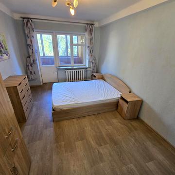 Братиславська вул., 24