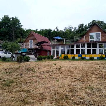 Оренда будинку біля ставка
