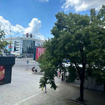 Центр 3 кімнатна квартира на 2 поверсі. ЖК 2