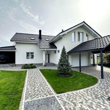 Продам Елітний будинок в Білій Церкві. В самому центрі над річкою