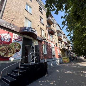 Сдам Двухкомнатную квартиру в центре Югока пр.Южный.