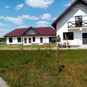 Будинки на березі озера Світязь