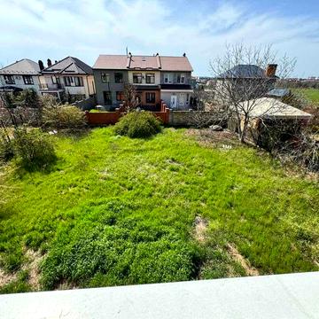 Продам сучасний будинок у Червоному Хуторі  9 соток, велика кухня-вітальня, АОГВ.  Ремонт, гараж, тераса та місце під басейн