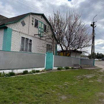 Продам будинок з кіоском в центрі села Лосинівка