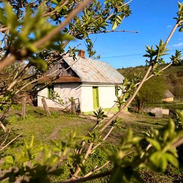 Історична Хатинка на Львівщині в напрямку на Тернопіль (біля Поморянського замку)