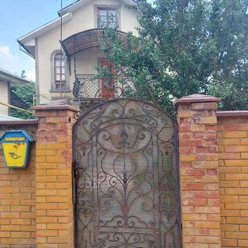 Продам домоволодіння з двох будинків, Яблунівська