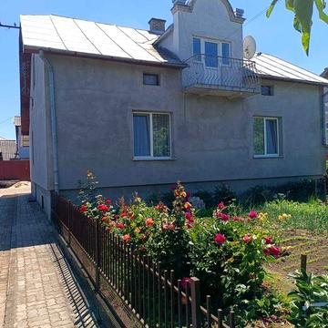 Просторий будинок 200 м² на 10 сотках | Гараж, доглянуте подвіря