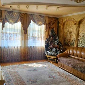 Простора 3-кімнатна квартира, район парку ім.Шевченка,  з комфортом приватного будинку: двір, гараж, балкон, зона відпочинку, закрита територія