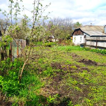 Продам пів будинку із земельною ділянкою