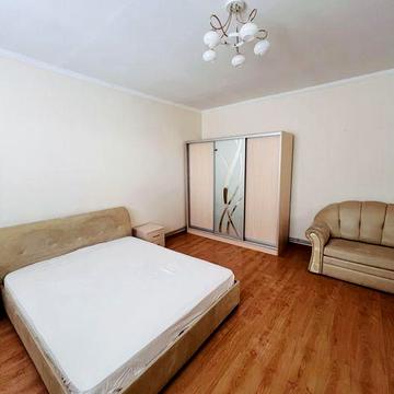Продаж 2 кімн.кв-ри особнячного типу в м.Берегове , вул.Богдана Хмельницького. 70 кв.м