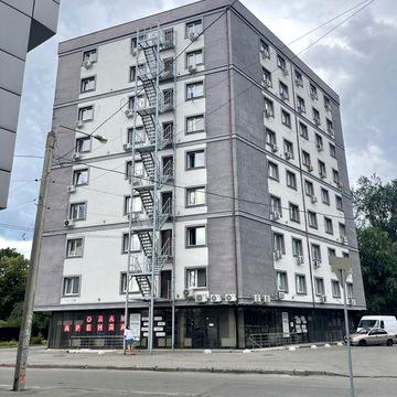 Сдам квартиру студию  в новострое метро Защитников  Украины