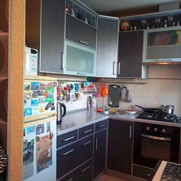 Продам класнючу, з сучасним ремонтом 3 кімнатну квартиру в Дергачах (р-н старого газового хозяйства)