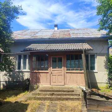Продаж буднку  в с. Олешів +40 сот. землі біля нього! 22 км до міста!