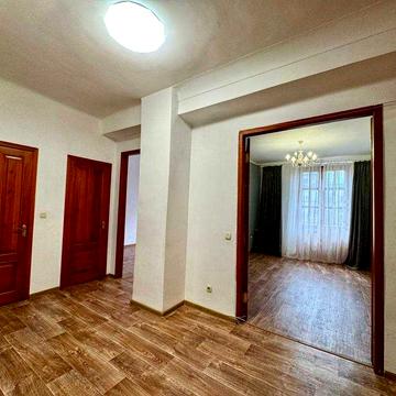 Продам 3-кімнатну квартиру в центрі міста, 78 м², просторе планування
